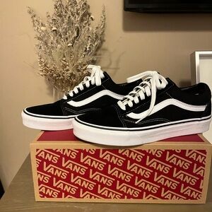 VANS OLD SKOOL TIE SNEAKERS. LIKE NEW CONDITION!! EUC!